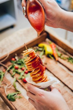 Kızartılmış patates kızartması. Cips.