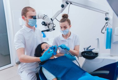 Endodontik tedavi sırasında Medissa tedavi kök kanal. Modern teknoloji