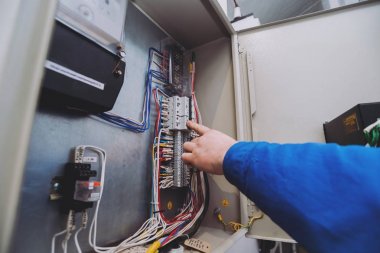 Hidroelektrik Santrali kontrol paneli. Elektrik donatımı.