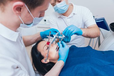 Yüz-bow montajı. Fonksiyonel tanılama. Modern teknoloji