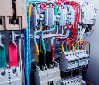 Elektrik donatımı ayrıntıları. Cabels, kontrol panelleri.