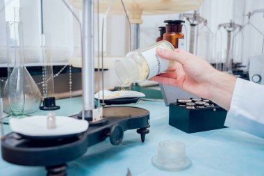 Laboratuvar çalışmalarında bilim teknisyeni. Tıbbi geçmişi