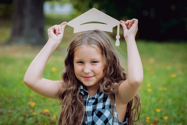 Giovane Ragazza Con Cartelli Pubblicitari Nel Parco Ora Legale — Foto Stock