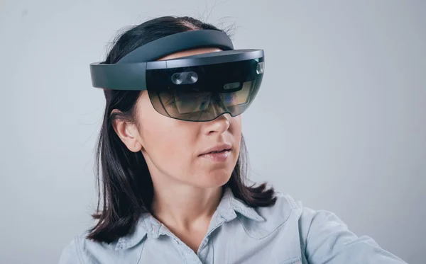 Woman Wearing Augmented Reality Goggles Isolated White — Stock Photo, Image