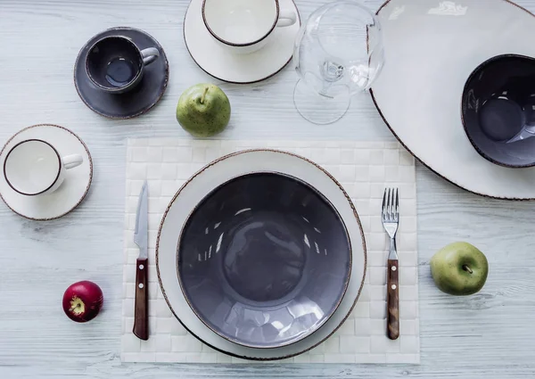 Geserveerd Versierde Tafel Met Stilish Gebruiksvoorwerp — Stockfoto