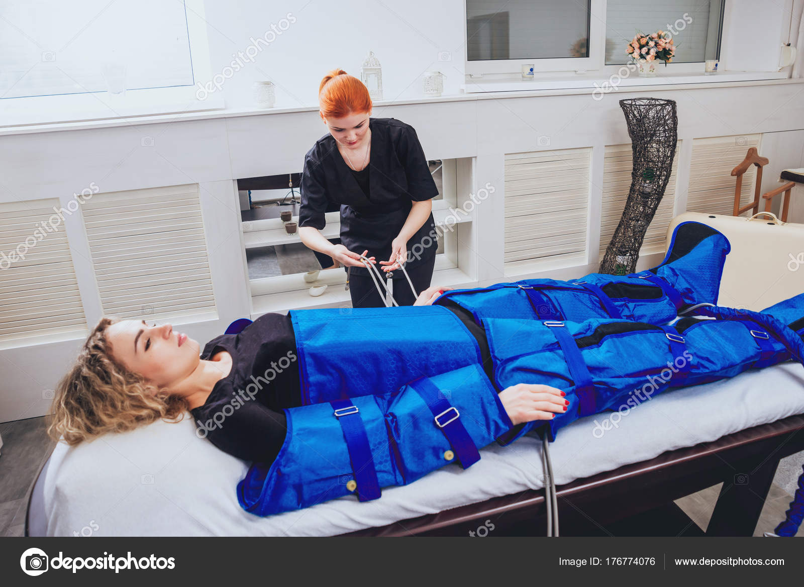 Pressotherapy Machine Woman Beauty Center Cosmetic Medicine