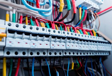 Elektrik donatımı ayrıntıları. Cabels, kontrol panelleri.