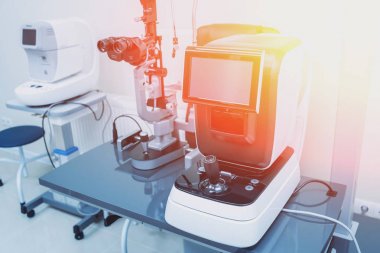 Refractometry. Keratometry. Kırılma testi. Optometri ekipman.