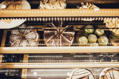 Tatlılar ve pastalar vitrin. İtalyan Pasta dükkanı. 