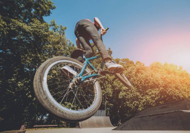 Bmx sürücüsü hileci vasıl skatepark gerçekleştirme.