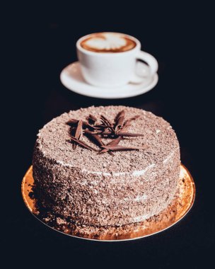 Çikolatalı kek koyu arka plan, portre, selectife odak