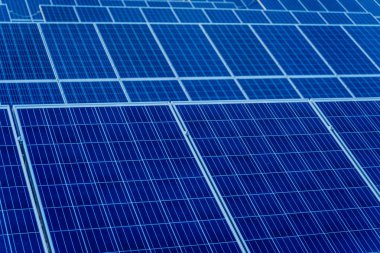 Doku büyük güneş panelleri, alternatif elektrik kaynak.