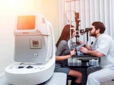 Lamba muayene kesti. Biomicroscopy anterior göz parçasının. Temel göz muayenesinde. Kontakt lensler Check-up.