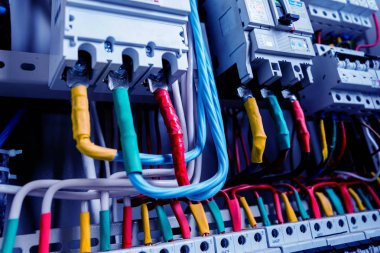 Elektrik donatımı ayrıntıları. Cabels, kontrol panelleri.