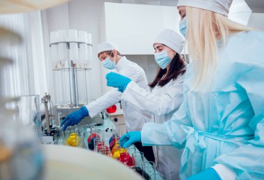 Laboratuvar çalışmalarında, bilim teknisyenleri. Tıbbi geçmişi