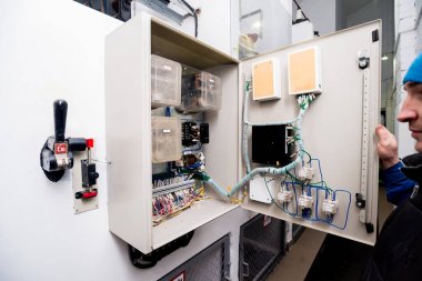 Hidroelektrik Santrali kontrol paneli. Elektrik donatımı.