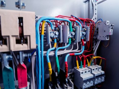 Elektrik donatımı ayrıntıları. Cabels, kontrol panelleri.