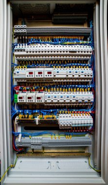 Devre kesicili voltaj santrali.