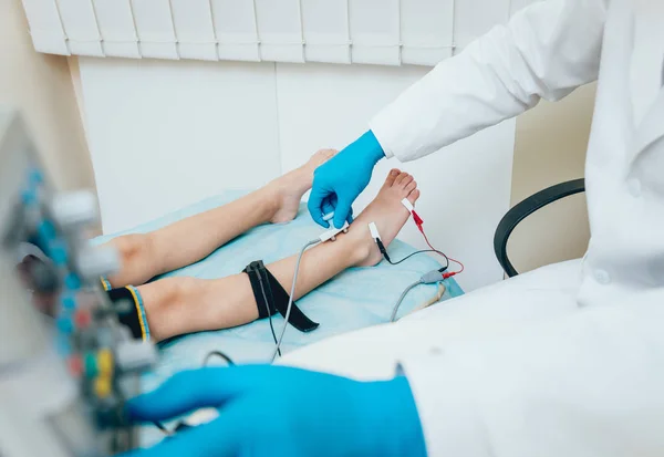 Patient Nerves Testing Using Electromyography Medical Examination Emg — Stock Photo, Image