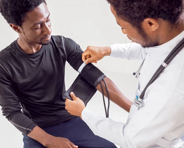 African Doctor Patient Measuring Blood Pressure — Stock Photo, Image