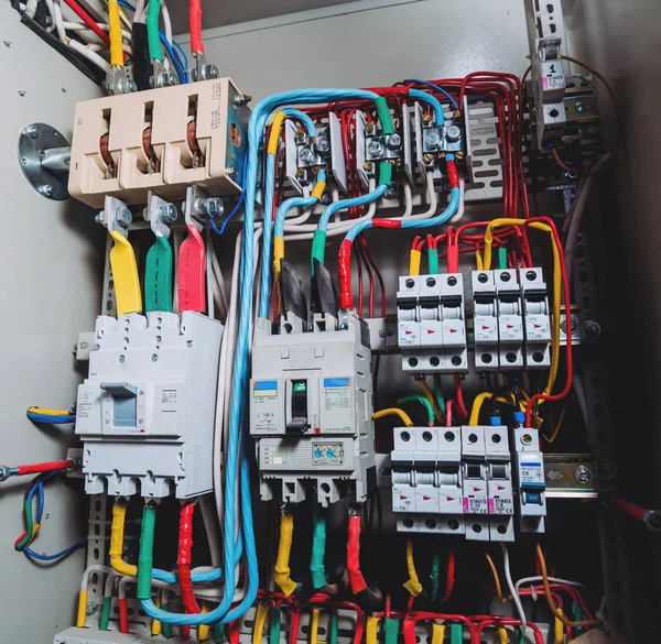 Equipo Eléctrico Cableados Conmutadores Multicolores —  Fotos de Stock