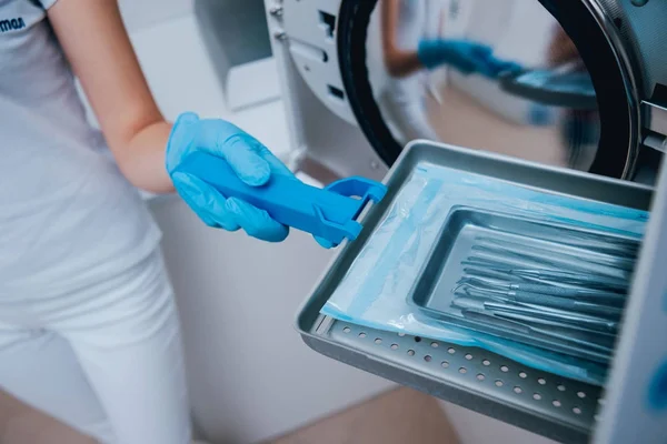 Orvosi Műszerek Sterilizálása Autoklávban Fogorvosi Rendelő — Stock Fotó