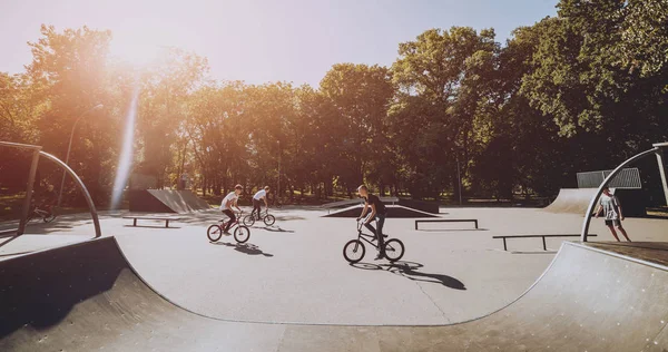 Kiev Ukraine July 2017 Company Young Men Bmx Skatepark — Stock Photo, Image