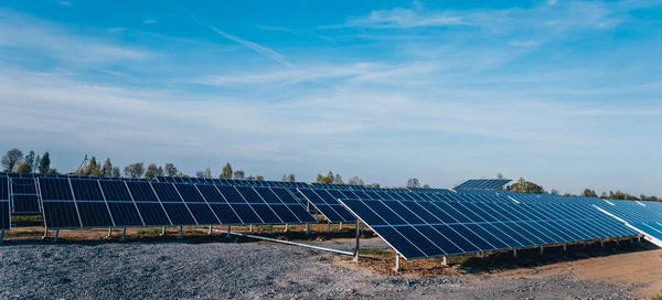 Vista Posterior Del Panel Solar Inversor Para Transformar Corriente Continua —  Fotos de Stock