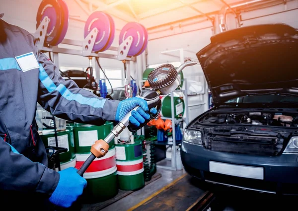 Motoröl Wechseln Autoreparatur Tankstelle — Stockfoto