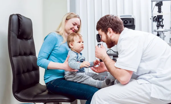 Oftalmoscopia Directa Examen Retiniano Fundoscopia Prueba Visión Infantil Clínica — Foto de Stock