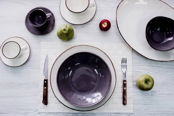 Geserveerd Versierde Tafel Met Stilish Gebruiksvoorwerp — Stockfoto