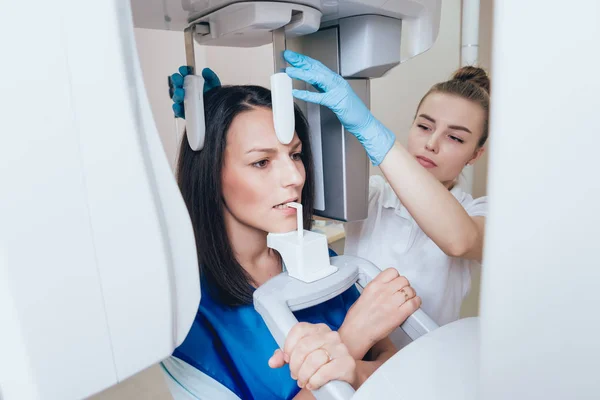 Young Woman Patient Standing Ray Machine Panoramic Radiography — Stock Photo, Image