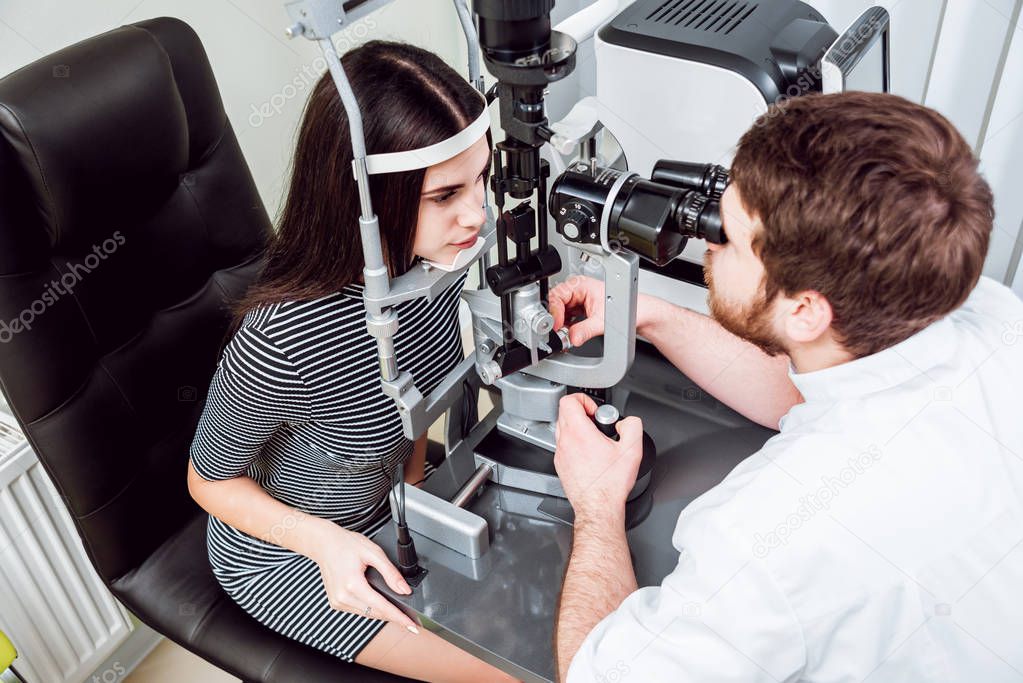 Slit lamp examination. Biomicroscopy of the anterior eye segment. Basic eye examination. Contact lenses checkup.