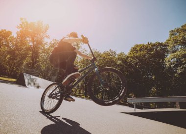 Bmx sürücüsü hileci vasıl skatepark gerçekleştirme.