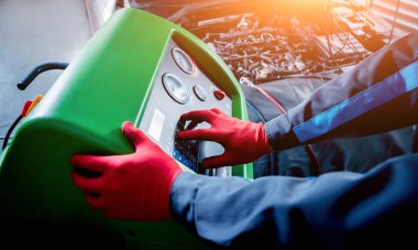 Araba Klima bakımı. Servis istasyonu. Araba tamir.