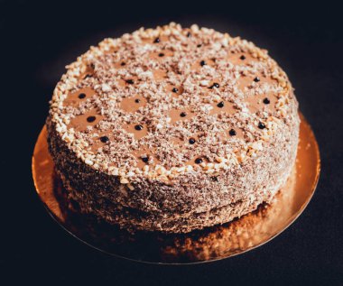 Çikolatalı kek koyu arka plan, portre, selectife odak