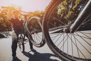 Bmx biniciler hile skatepark, performans.