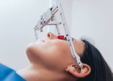 Yüz-bow montajı. Fonksiyonel tanılama.