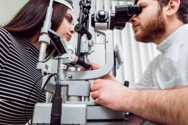 Lamba muayene kesti. Biomicroscopy anterior göz parçasının. Temel göz muayenesinde. Kontakt lensler Check-up.