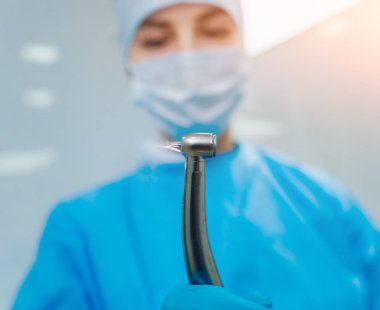 Bağlantı multiplex konektörüne türbin ucu. Modern diş teknolojileri.