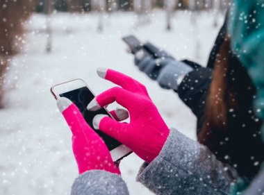 Smartphone dokunmatik ekranlar için kışın eldiven ile kullanarak çift