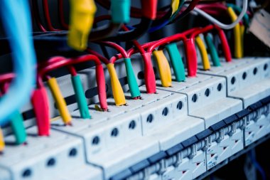 Elektrik donatımı ayrıntıları. Cabels, kontrol panelleri.