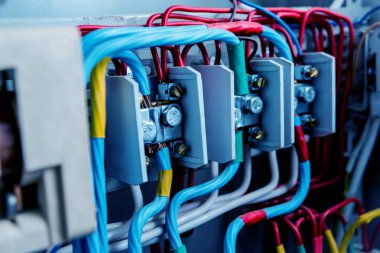 Elektrik donatımı ayrıntıları. Cabels, kontrol panelleri.