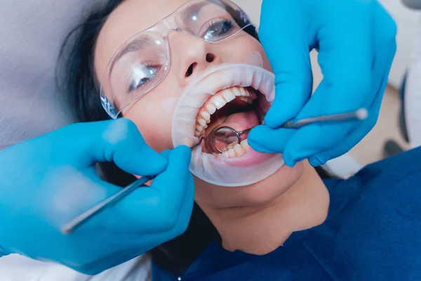 Pengobatan Gigi Dengan Ekspander — Stok Foto