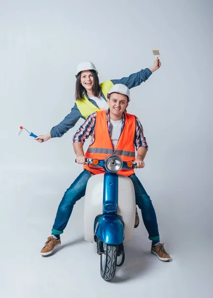 Feliz Pareja Joven Moto Compras Para Construcción Reparación Nuevo Concepto —  Fotos de Stock