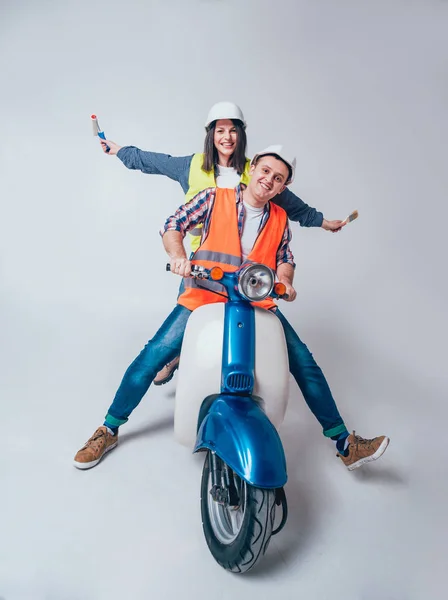 Feliz Pareja Joven Moto Compras Para Construcción Reparación Nuevo Concepto —  Fotos de Stock