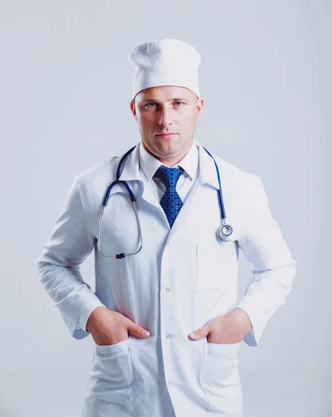 Adulte Caucasien Bleu Yeux Médecin Posant Avec Différentes Choses Médicales — Photo