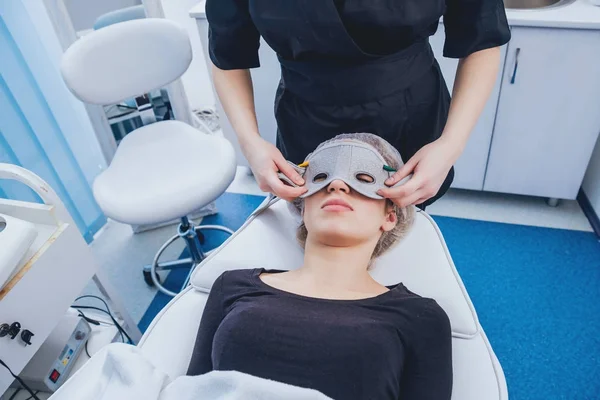 Jeune Femme Dans Salon Spa Médecine Esthétique Mésothérapie Dispositifs Médicaux — Photo