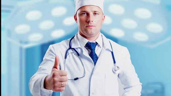 Adult Caucasian Blue Eyed Doctor Posing Hospital Background — Stock Photo, Image