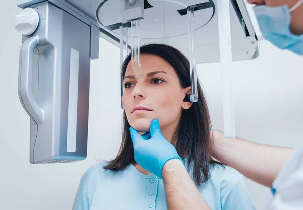 Junge Patientin Röntgengerät Panoramaradiographie — Stockfoto